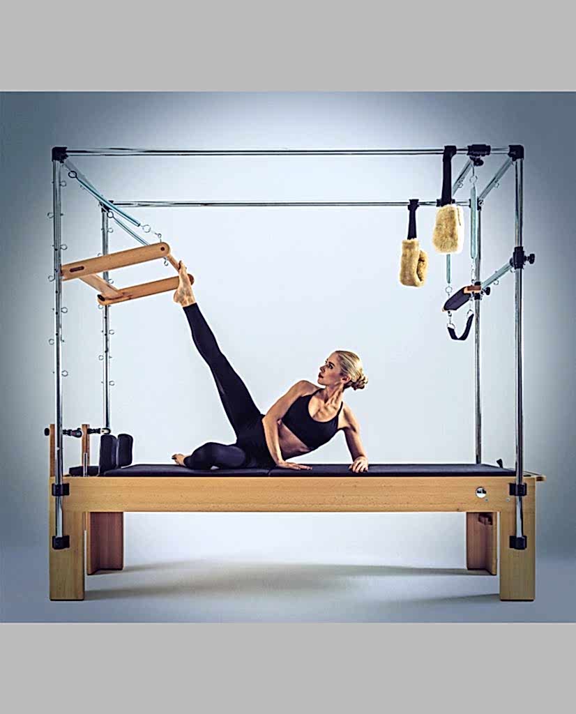 Wall unit with upholstery; ’Pilates duvar unitesi’ ‘tower reformer’ ve ‘mat pilates haraketlerini’kolaylıkla yapabilceğiniz bütüncül ’pilates aletidir’